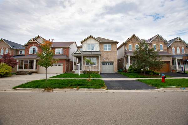 889 Minchin WAY, Milton, ON L9T 7T6