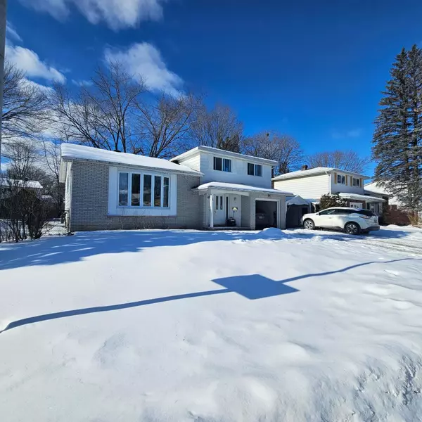 Blackburn Hamlet, ON K1B 3H2,4 PARKLANE CT