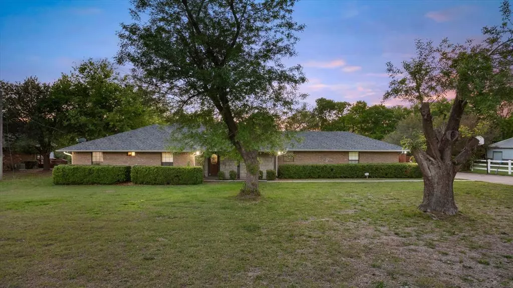 Oak Leaf, TX 75154,801 Little Creek Trail