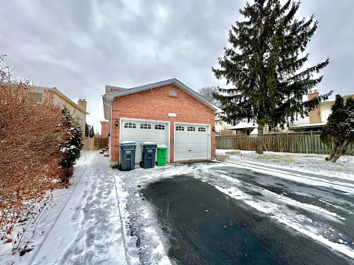 Mississauga, ON L5M 3X2,1613 Stillriver CRES