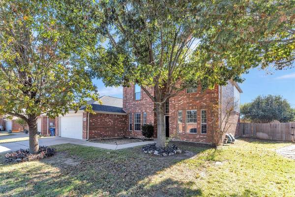 1044 Oarlock Drive, Crowley, TX 76036