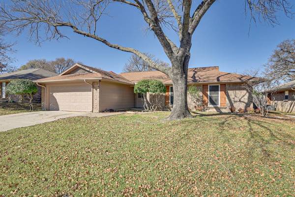 739 Newport Drive, Mansfield, TX 76063