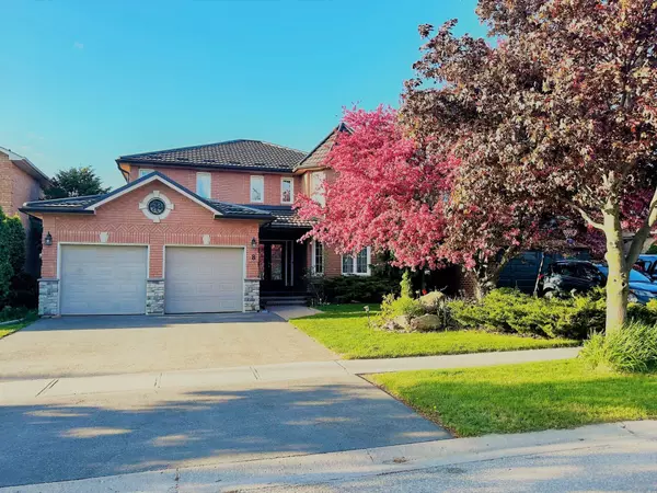 8 Bishop DR, Barrie, ON L4N 6Y6