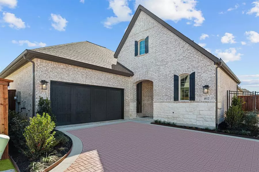 4812 Blackhawk Green Court, Arlington, TX 76005