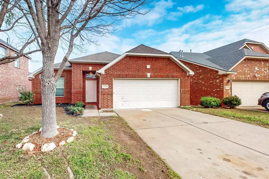 8905 Friendswood Drive, Fort Worth, TX 76123