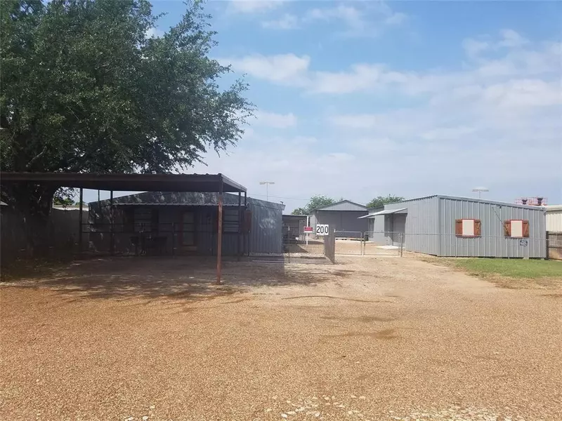 200 Daisy Drive, Granbury, TX 76049