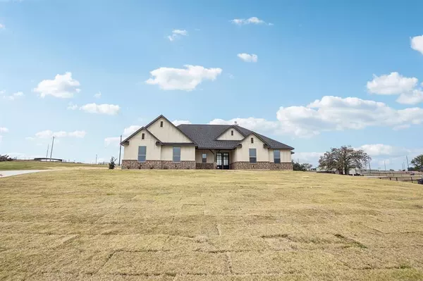 1176 Paradise Parkway, Poolville, TX 76487