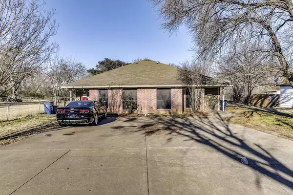 Burleson, TX 76028,321 N Field Street #323