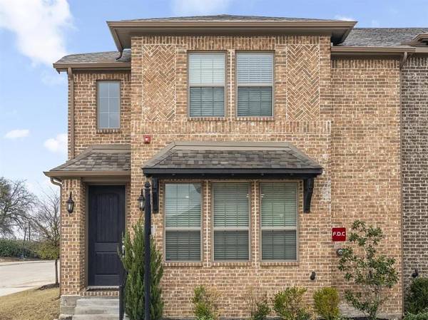 901 Ponds Edge Lane, Euless, TX 76040