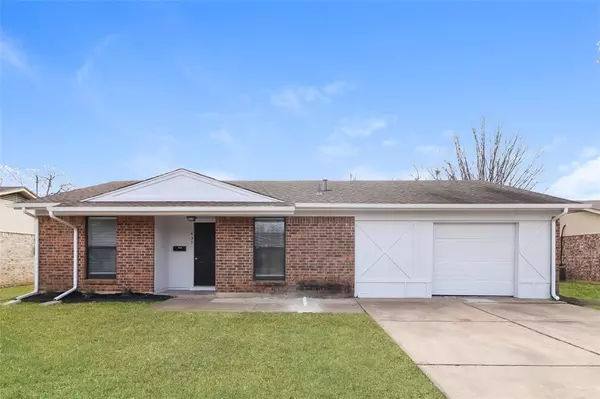 437 Nathan Street, Burleson, TX 76028