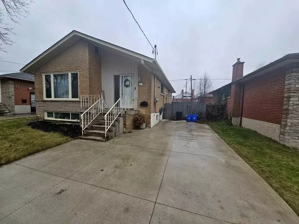 Hamilton, ON L8T 3L7,227 Fernwood CRES