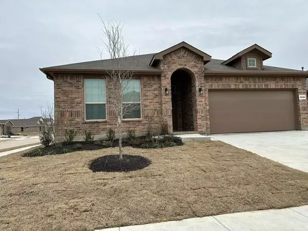 15528 Leaside Drive, Fort Worth, TX 76247