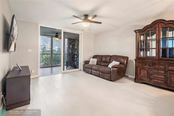 Deerfield Beach, FL 33064,4550 NW 18th Ave  #305