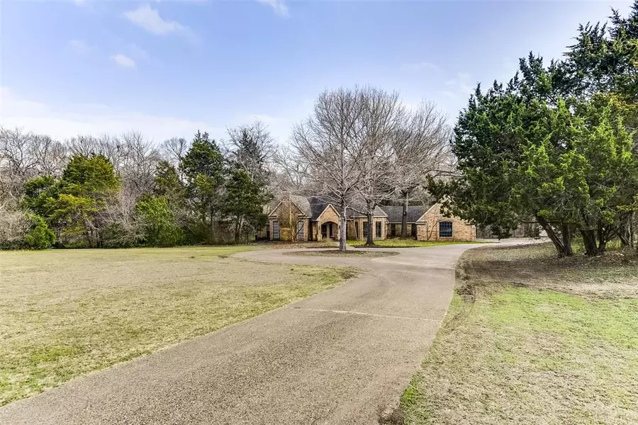 329 Willow Creek Lane, Ovilla, TX 75154