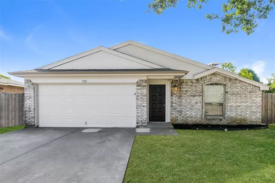 7101 Laurelhill Court N, Fort Worth, TX 76133