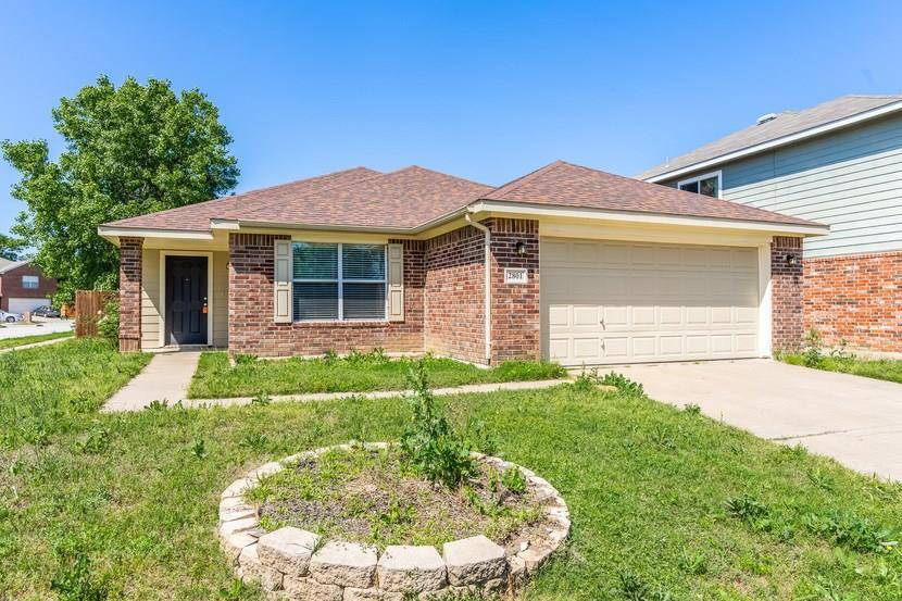 2801 Maegen Circle, Fort Worth, TX 76112