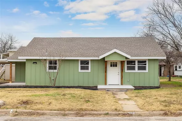 214 E 10th Street, Coleman, TX 76834