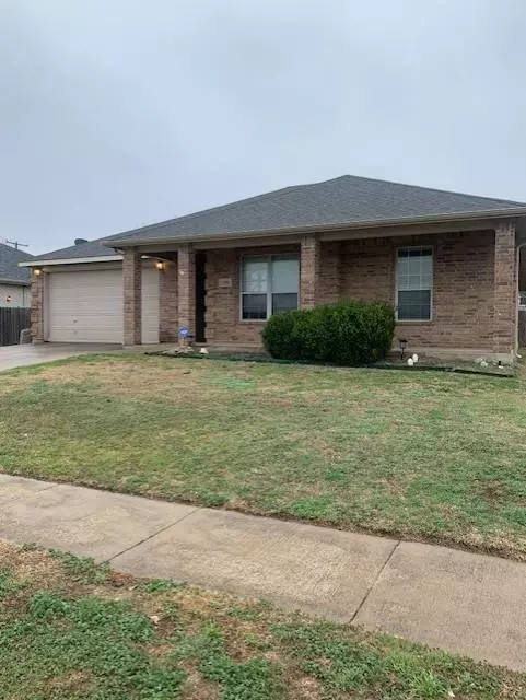 1500 Vernon Castle Avenue, Benbrook, TX 76126