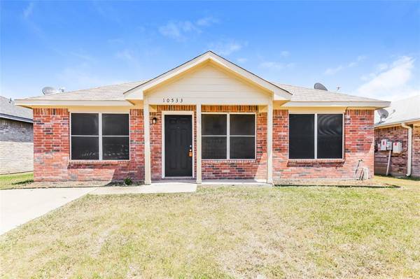 10533 Many Oaks Drive, Fort Worth, TX 76140