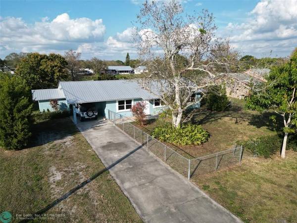 2341 SE 27th St, Taylor Creek, FL 34974