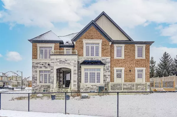 123 Mitchell PL, Newmarket, ON L3Y 0E2