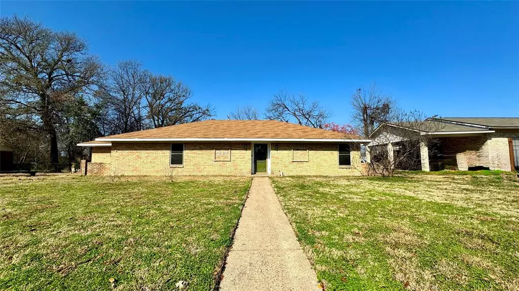 217 Leighton Drive, Terrell, TX 75160