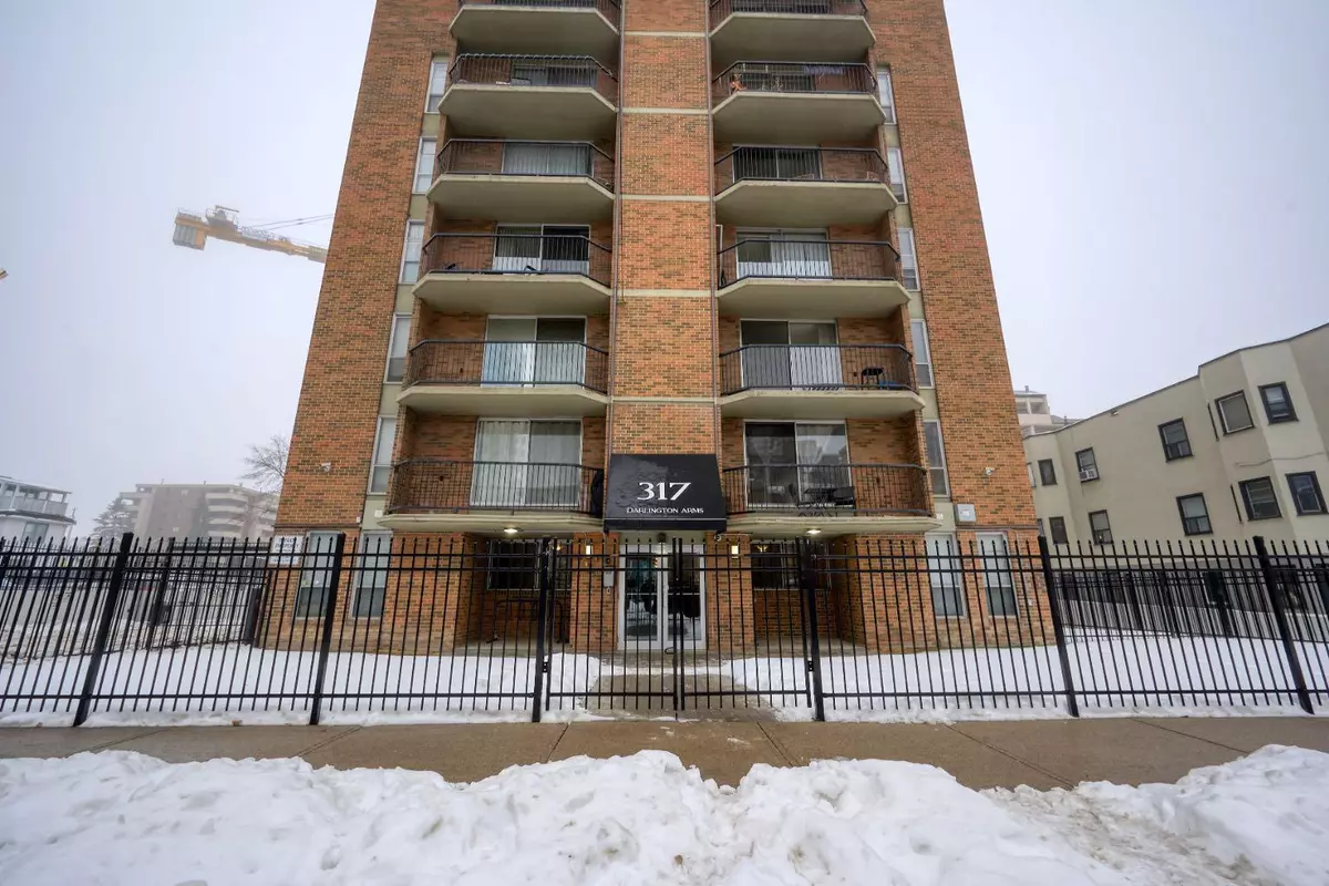 Calgary, AB T2R 0M4,317 14 AVE SW #303