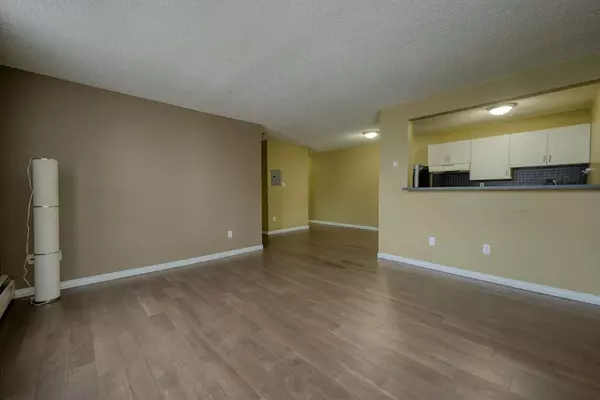 Calgary, AB T2R 0M4,317 14 AVE SW #303