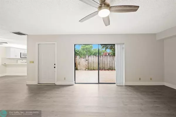 Plantation, FL 33324,703 NW 98th Cir  #703