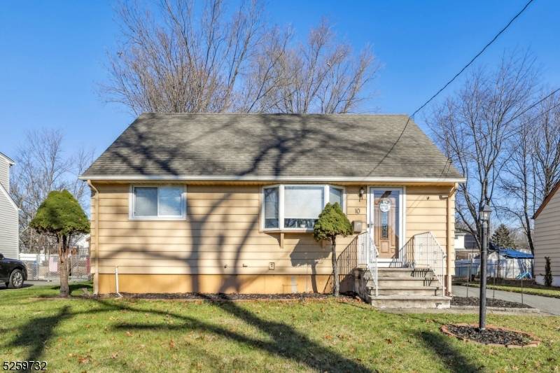 10 Wallace Ln, Woodland Park, NJ 07424