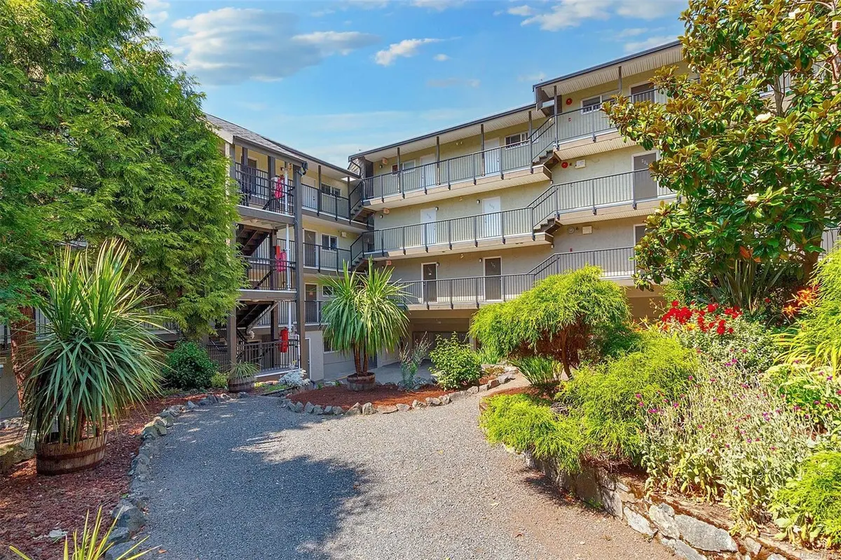 Saanich, BC V8X 2T5,991 Cloverdale Ave #221