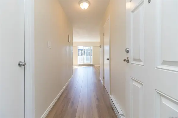 Saanich, BC V8X 2T5,991 Cloverdale Ave #221