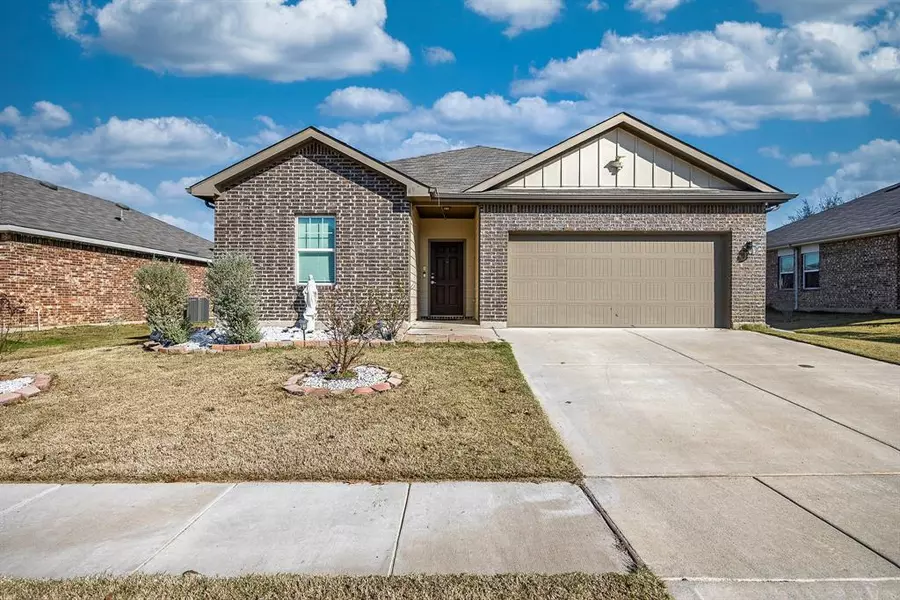 492 Bank Way, Crowley, TX 76036