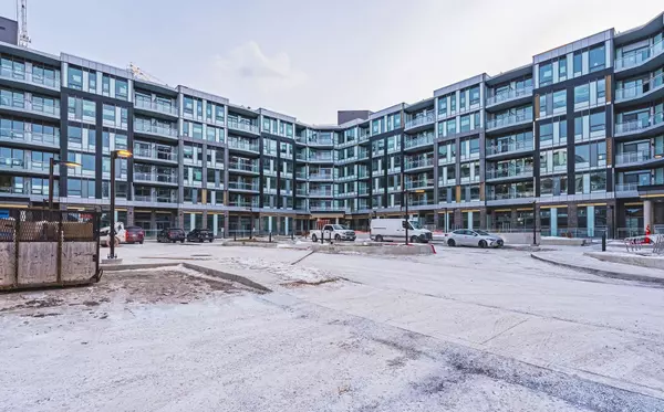 Oakville, ON L6M 5N2,2501 Saw Whet BLVD #232