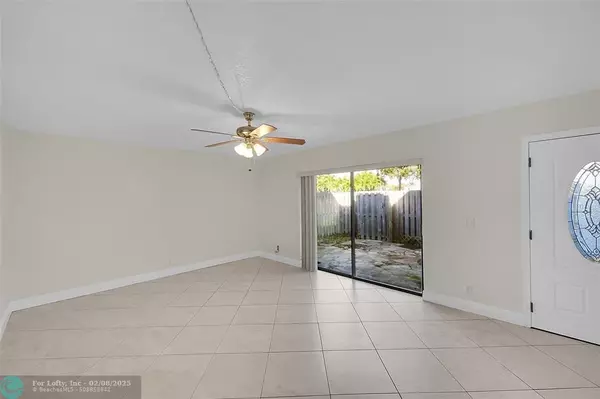 Palm Springs, FL 33461,128 Lake Arbor Dr  #128