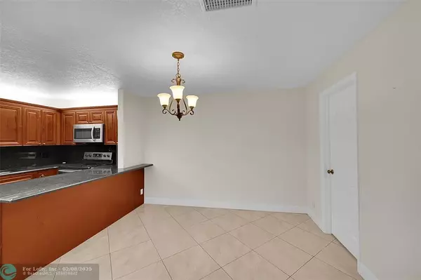 Palm Springs, FL 33461,128 Lake Arbor Dr  #128