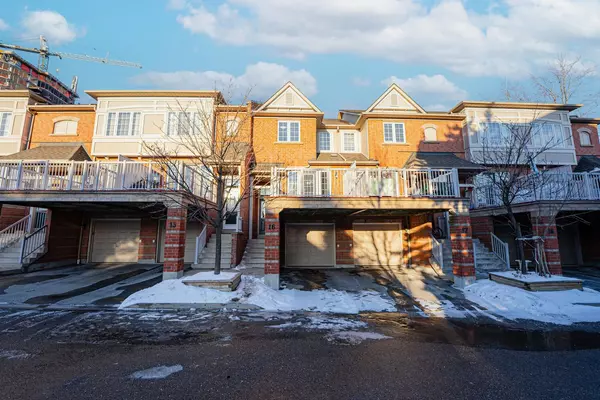 Mississauga, ON L5B 4J8,38 Fairview RD W #16