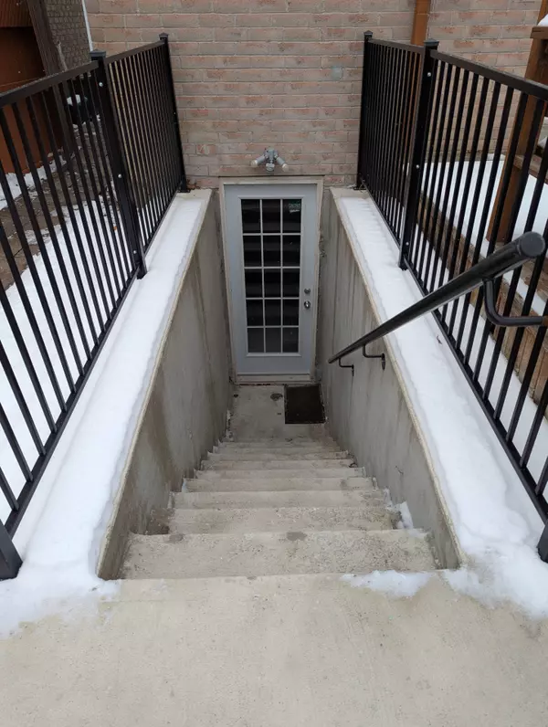 Mississauga, ON L5N 7Z7,1599 Samuelson CIR #basement