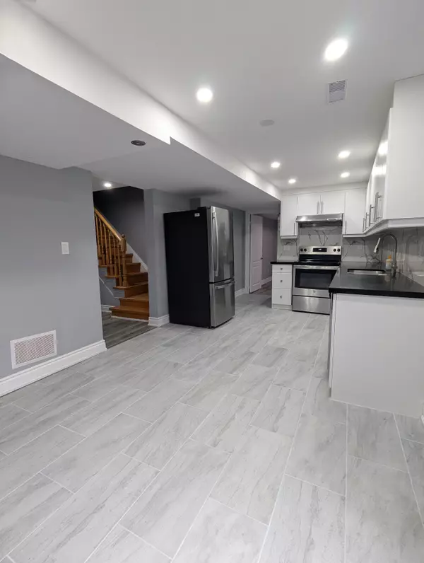 Mississauga, ON L5N 7Z7,1599 Samuelson CIR #basement