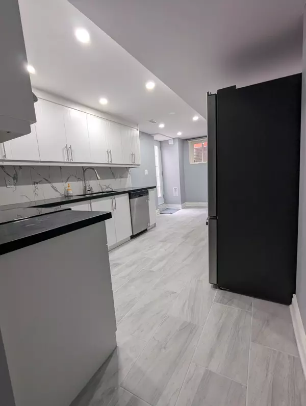 Mississauga, ON L5N 7Z7,1599 Samuelson CIR #basement