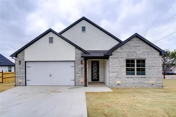 5824 Belaire Circle, Granbury, TX 76048