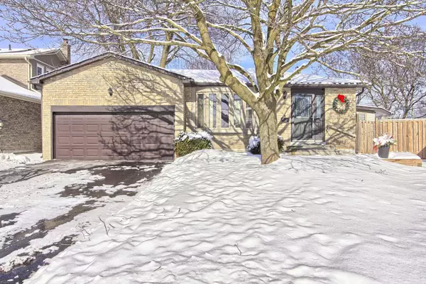 7 Brunton PL, Newmarket, ON L3Y 6B5