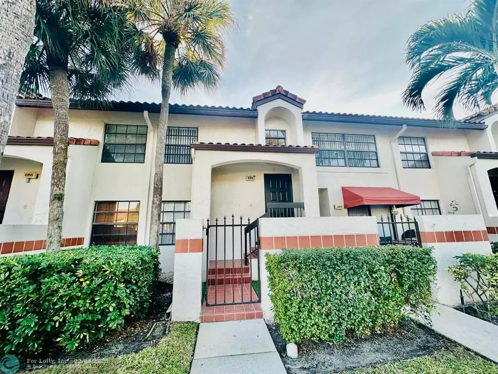 Deerfield Beach, FL 33442,608 Lincoln Court  #608