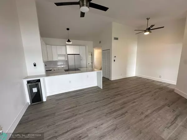 Deerfield Beach, FL 33442,608 Lincoln Court  #608