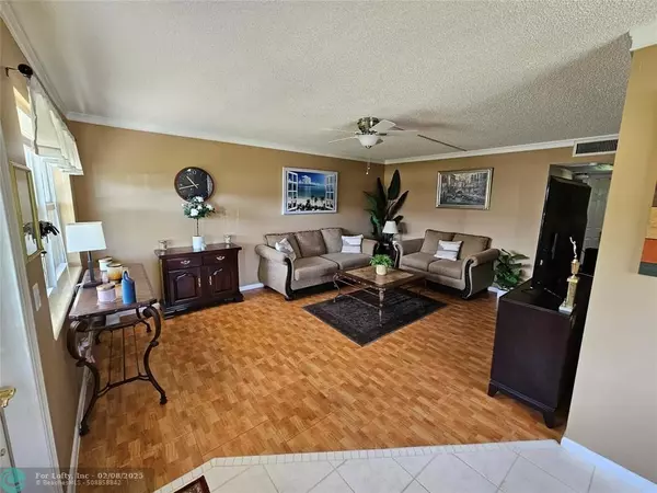 West Palm Beach, FL 33417,324 Chatham P  #324