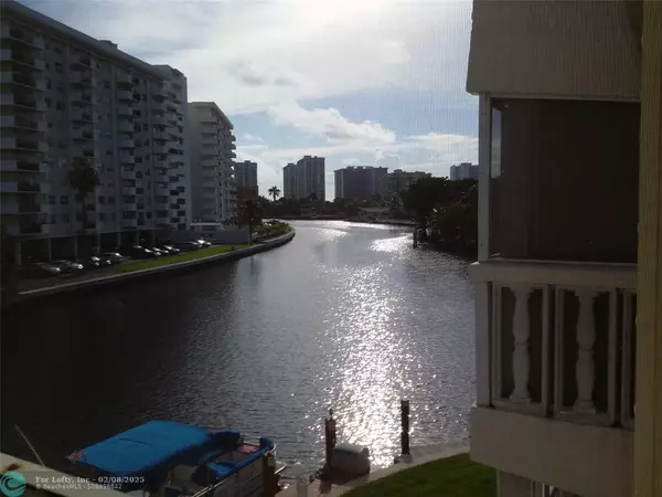 Hallandale Beach, FL 33009,440 Paradise Isle Blvd  #308