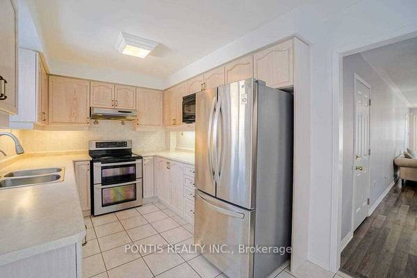 Brampton, ON L7A 1R5,28 Stable Gate Pkwy #Room-2