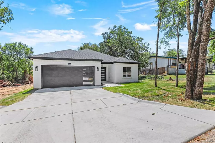 3513 Woodlake Drive, Granbury, TX 76048