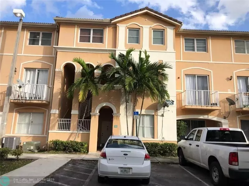 7060 NW 177th St  #103, Hialeah, FL 33015