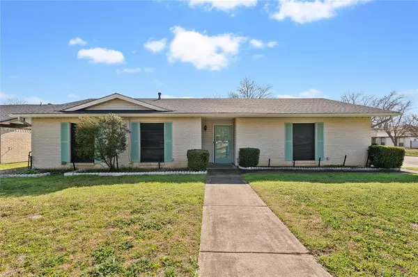 8825 Wilbur Street, White Settlement, TX 76108